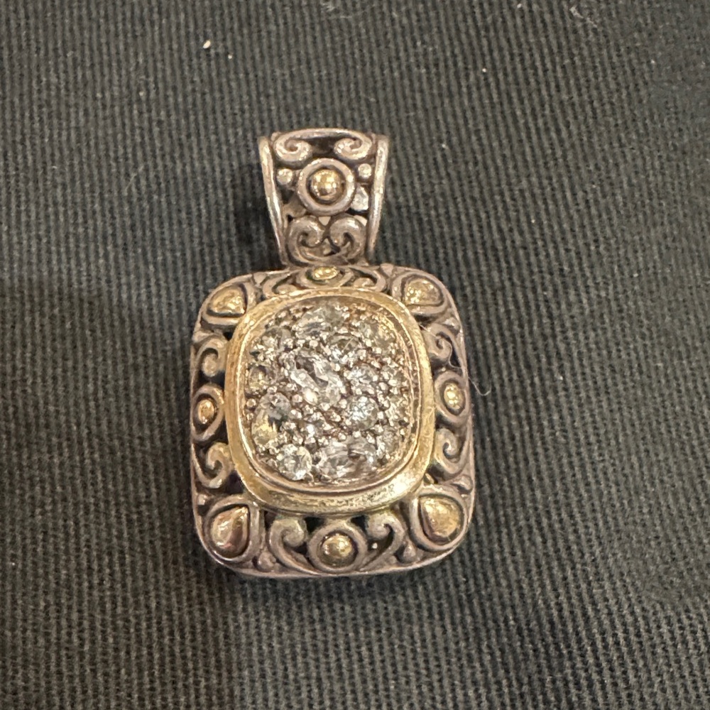 Like new John Hardy diamond pendant